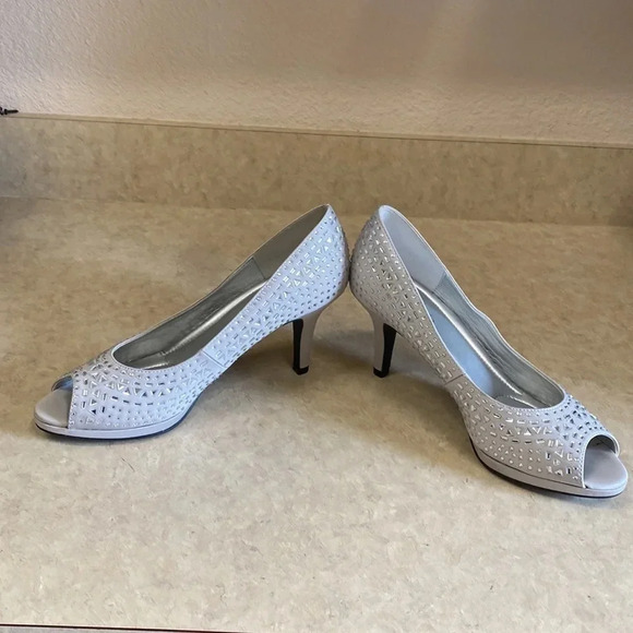 Kelly & Kate Gray Jeweled Platform Peetoe Pumps - Picture 6 of 12